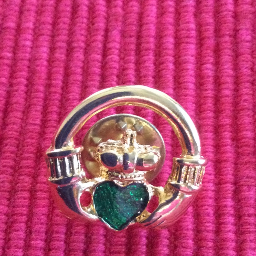 Gold and green brooch.